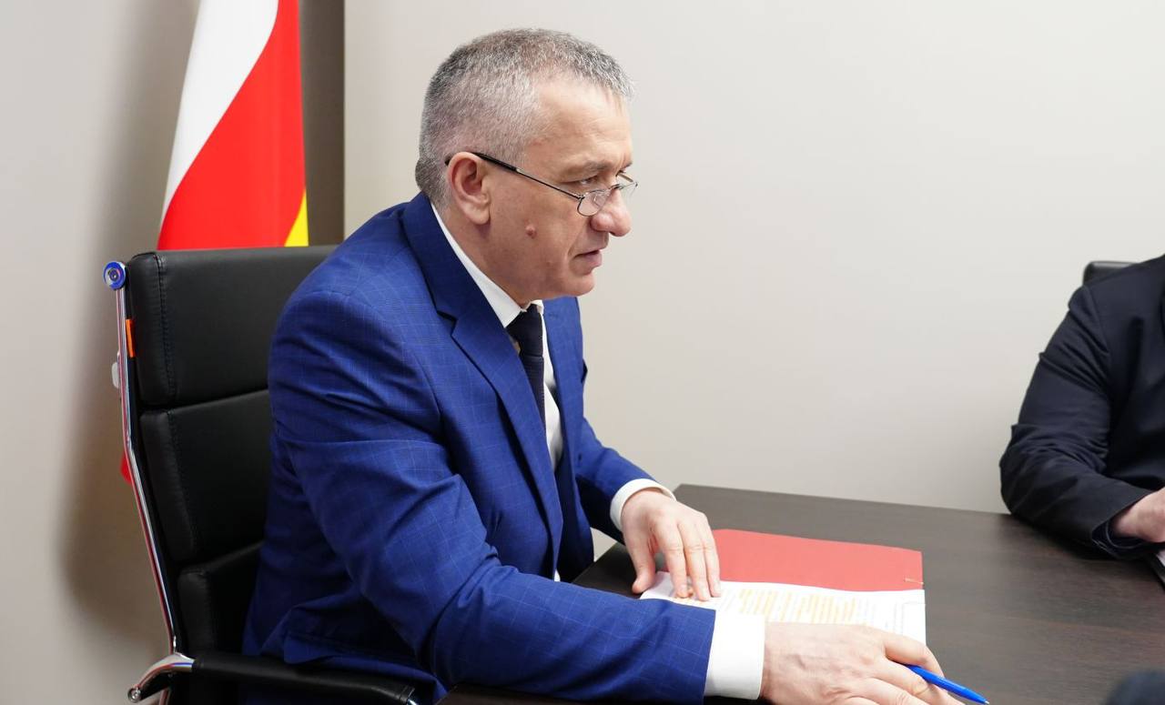 Руководитель Администрации Главы и Правительства Северной Осетии Ибрагим Гобеев провел заседание рабочей группы по разработке проекта закона «О государственных языках Республики Северная Осетия-Алания» Руководитель Администрации Главы и Правительства Северной Осетии Ибрагим Гобеев провел заседание рабочей группы по разработке проекта закона «О государственных языках Республики Северная Осетия-Алания»