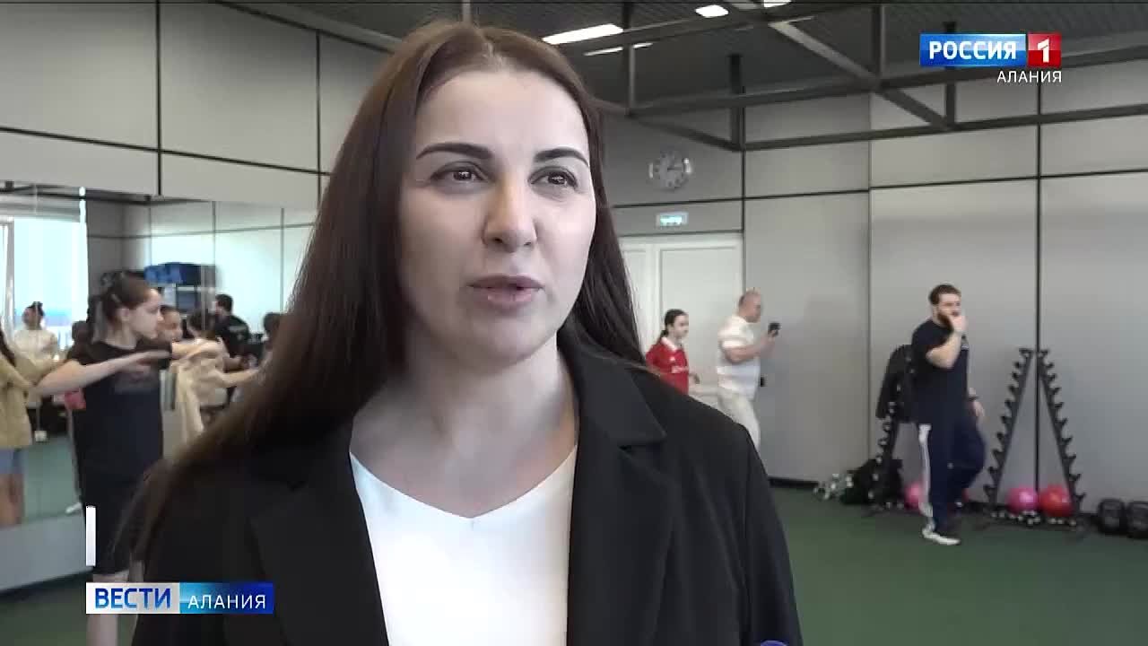 Чемпионы Аида Шанаева и Руслан Албегов провели тренировку для юных спортсменов в ФОКе «Физикон»