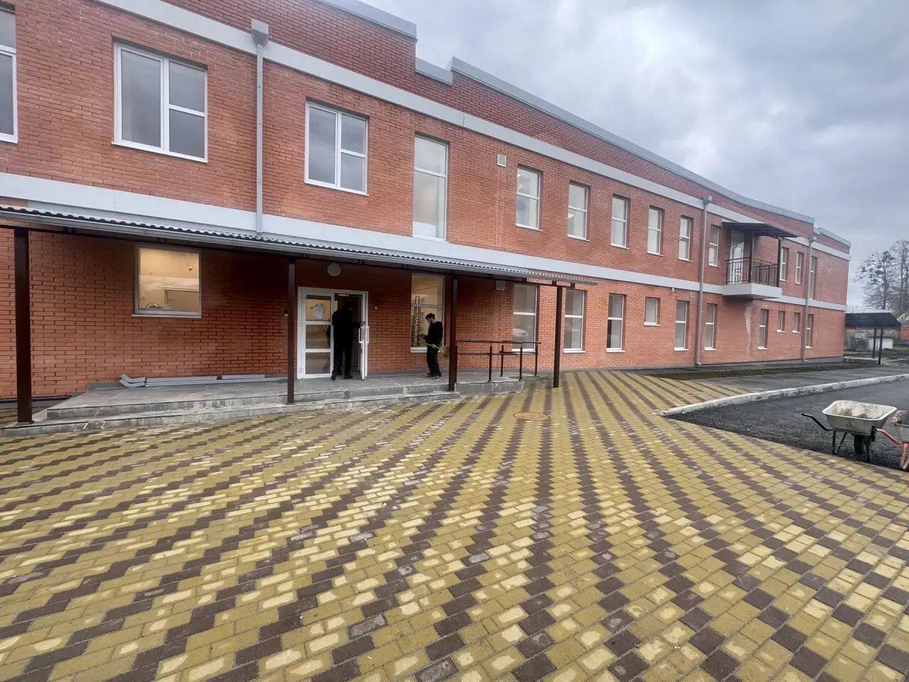 Сергей Меняйло: В селении Дур-Дур Дигорского района завершили строительство нового современного детского сада на 120 мест