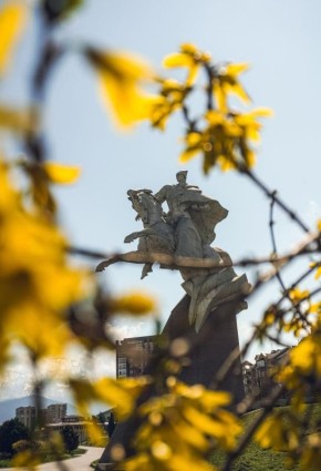 В городе весна