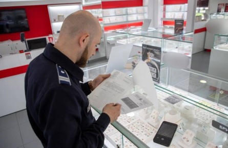 Специалисты Управления по контролю за городским хозяйством АМС Владикавказа проверили вывески на проспекте Мира