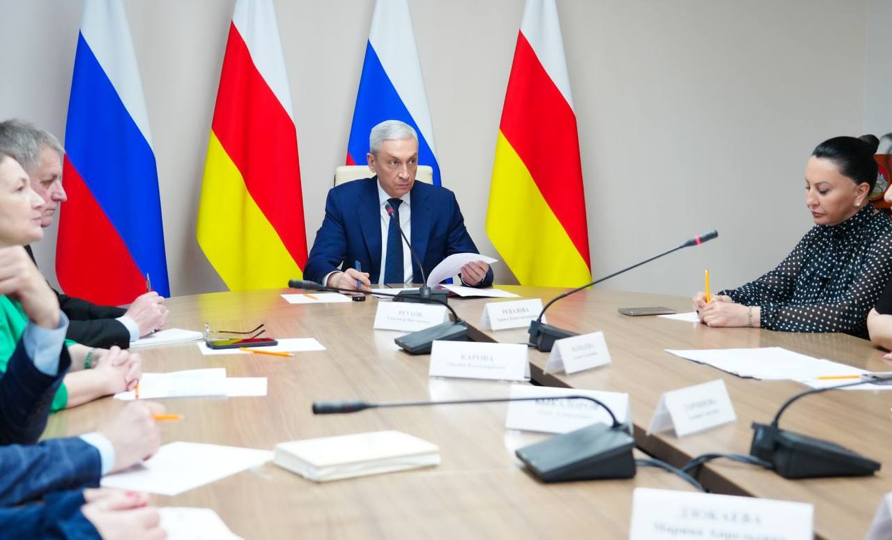 Вопросы развития системы социального обслуживания Северной Осетии и меры поддержки граждан обсудили на совещании под руководством Председателя Правительства РСО – Алания Бориса Джанаева