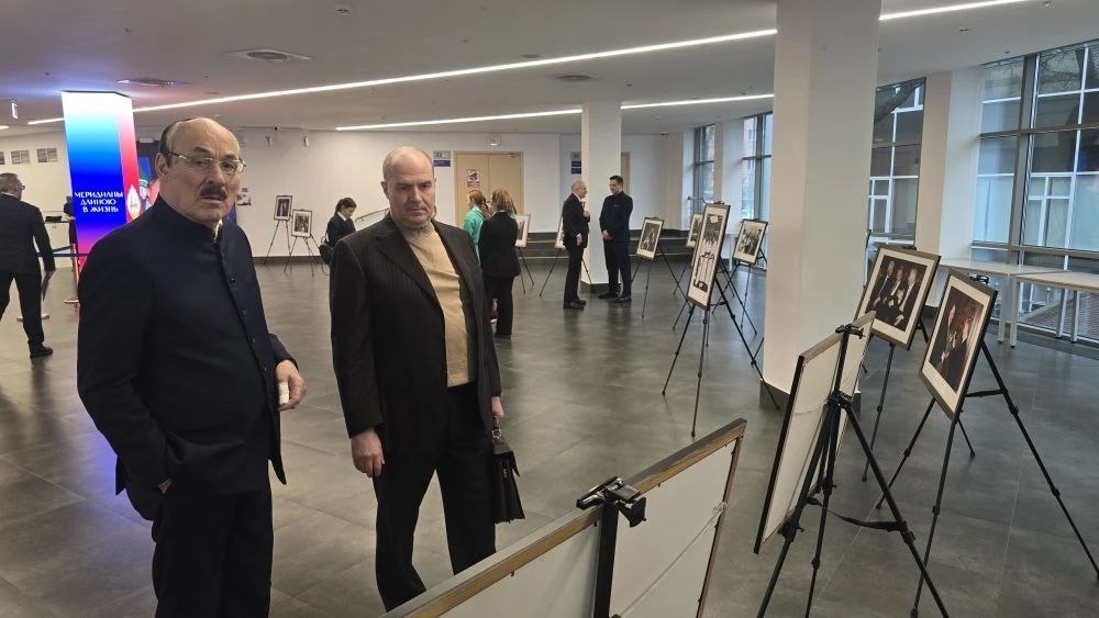 В московском Центре культур Высшей школы экономики сегодня в 19:00 состоится премьерный для столичной аудитории показ фильма Тимура Кусова "Александр Дзасохов В московском Центре культур Высшей школы экономики сегодня в 19:00 состоится премьерный для столичной аудитории показ фильма Тимура Кусова "Александр Дзасохов