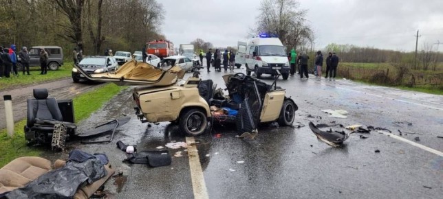 Два человека погибли, еще шестеро пострадали в результате ДТП в Северной Осетии с участием трех автомобилей