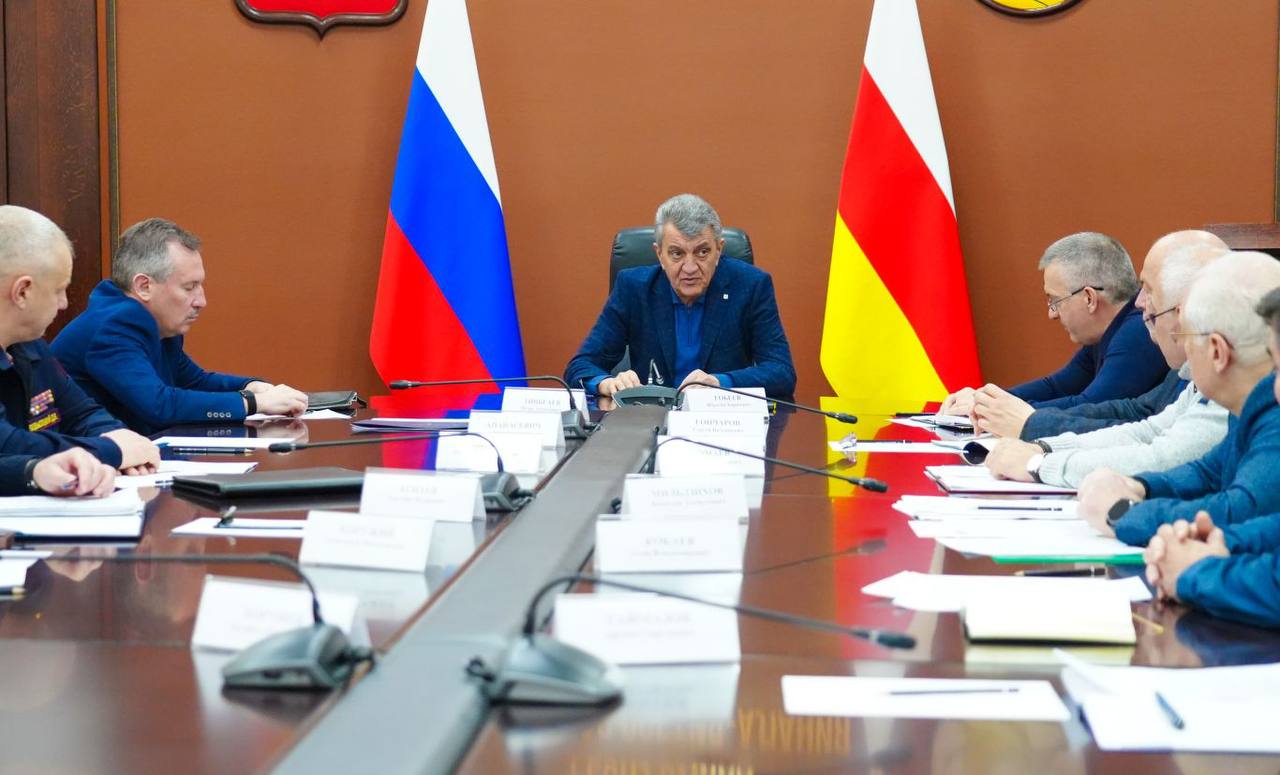 Глава РСО – Алания Сергей Меняйло провел внеплановое заседание республиканского Оперативного штаба.