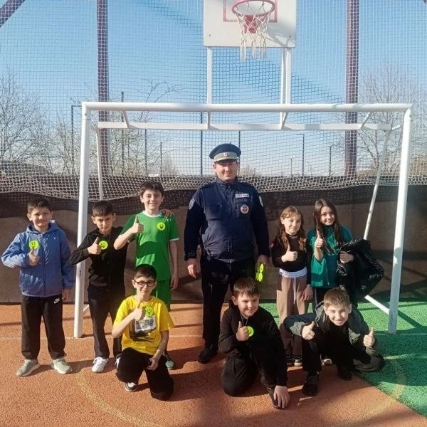 Госавтоинспекция Дигорского района провела акцию «Будь видимым» в центральном парке Дигоры