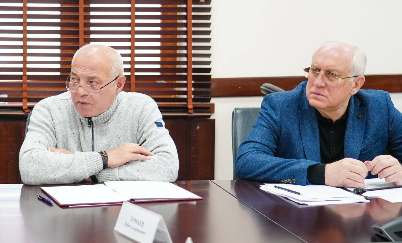 Глава РСО – Алания Сергей Меняйло провел внеплановое заседание республиканского Оперативного штаба. Глава РСО – Алания Сергей Меняйло провел внеплановое заседание республиканского Оперативного штаба.