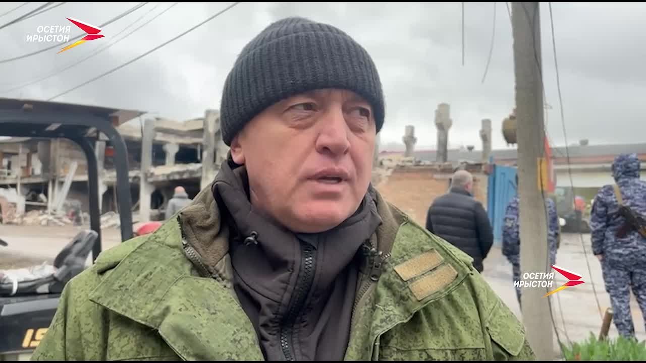 Руководитель АМС Иристонского и Промышленного районов Ацамаз Дзотов рассказал о помощи пострадавшим домам