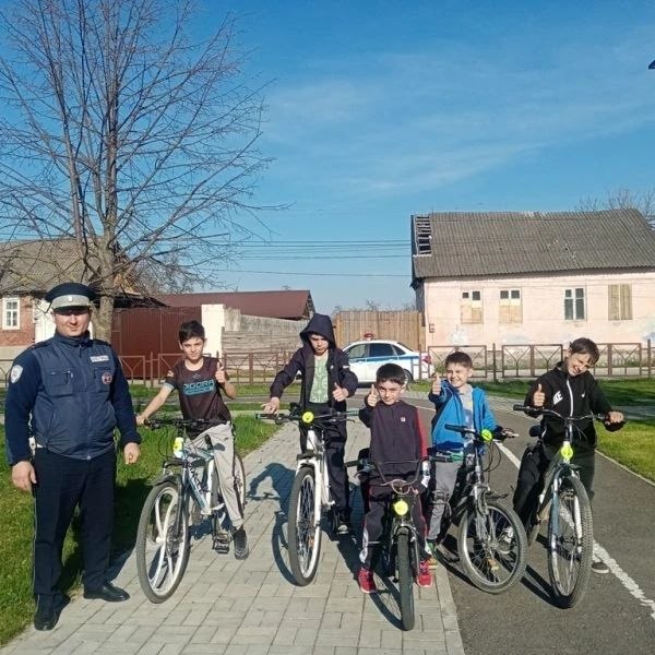 Госавтоинспекция Дигорского района провела акцию «Будь видимым» в центральном парке Дигоры Госавтоинспекция Дигорского района провела акцию «Будь видимым» в центральном парке Дигоры