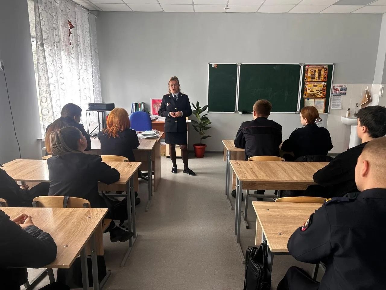 Сотрудники Госавтоинспекции Моздокского района посетили МБОУ СОШ ст. Луковской, где провели важную профилактическую беседу с учащимися 8 Кадетского класса Сотрудники Госавтоинспекции Моздокского района посетили МБОУ СОШ ст. Луковской, где провели важную профилактическую беседу с учащимися 8 Кадетского класса