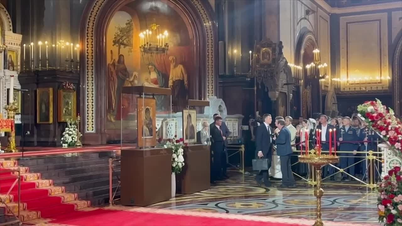 Владимир Путин посетил пасхальное богослужение в храме Христа Спасителя