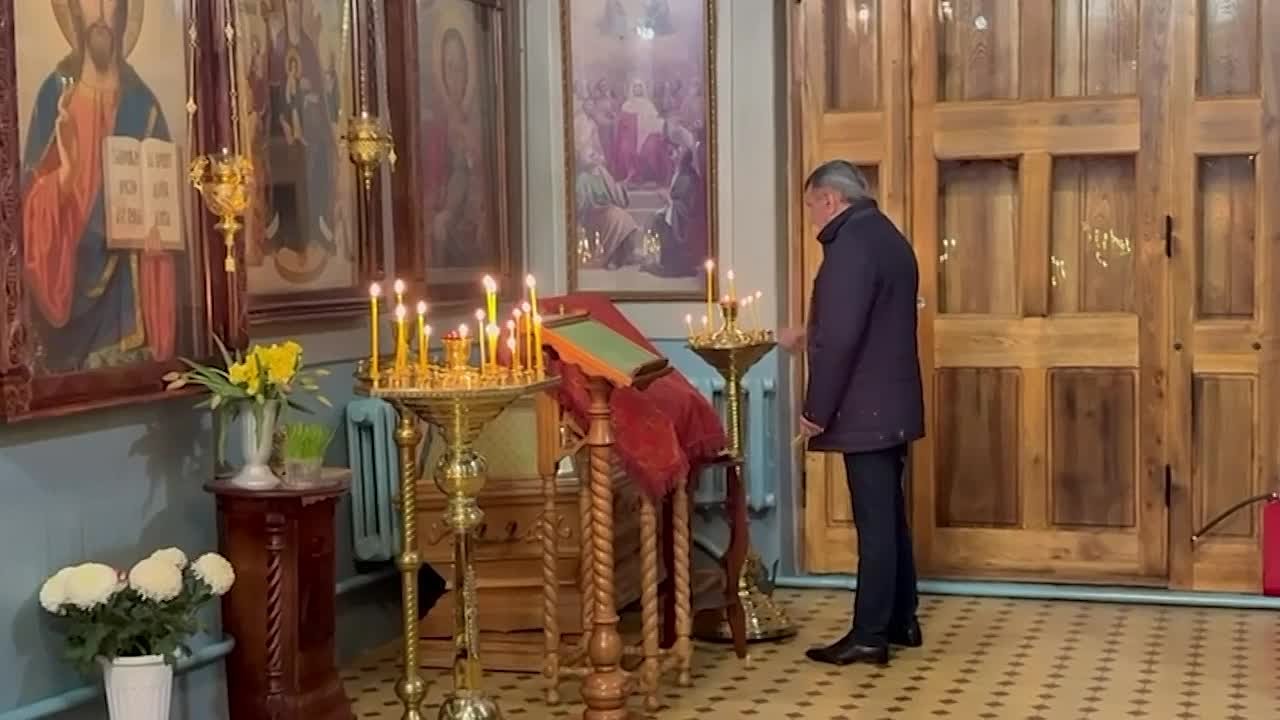 Сергей Меняйло посетил пасхальное богослужение в родном Алагире