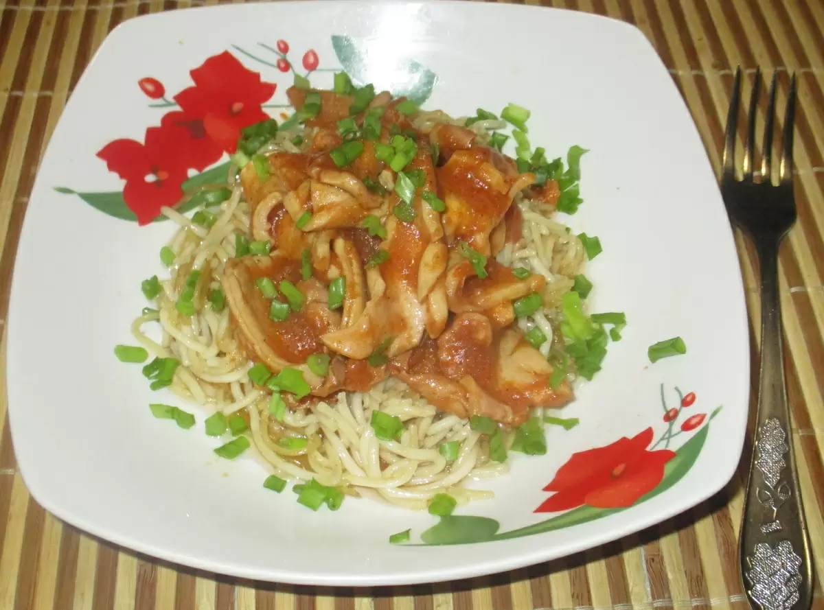 Кальмары в ароматном овощном соусе: идеальное блюдо для любителей пасты