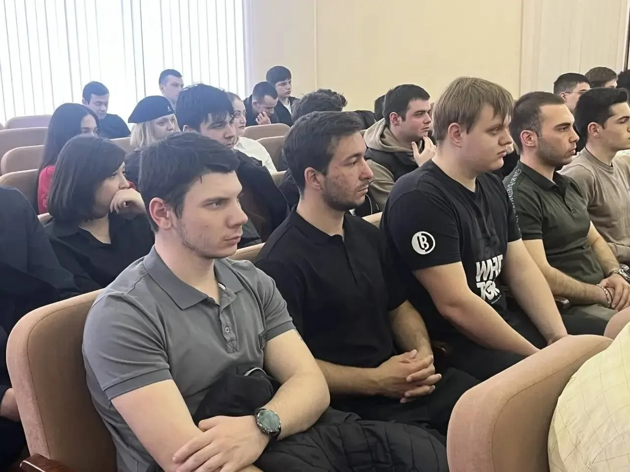 Студентов СОГУ обучат прыжкам с парашютом и практической стрельбе в рамках проекта военно-патриотических игр "Учись побеждать" Студентов СОГУ обучат прыжкам с парашютом и практической стрельбе в рамках проекта военно-патриотических игр "Учись побеждать"