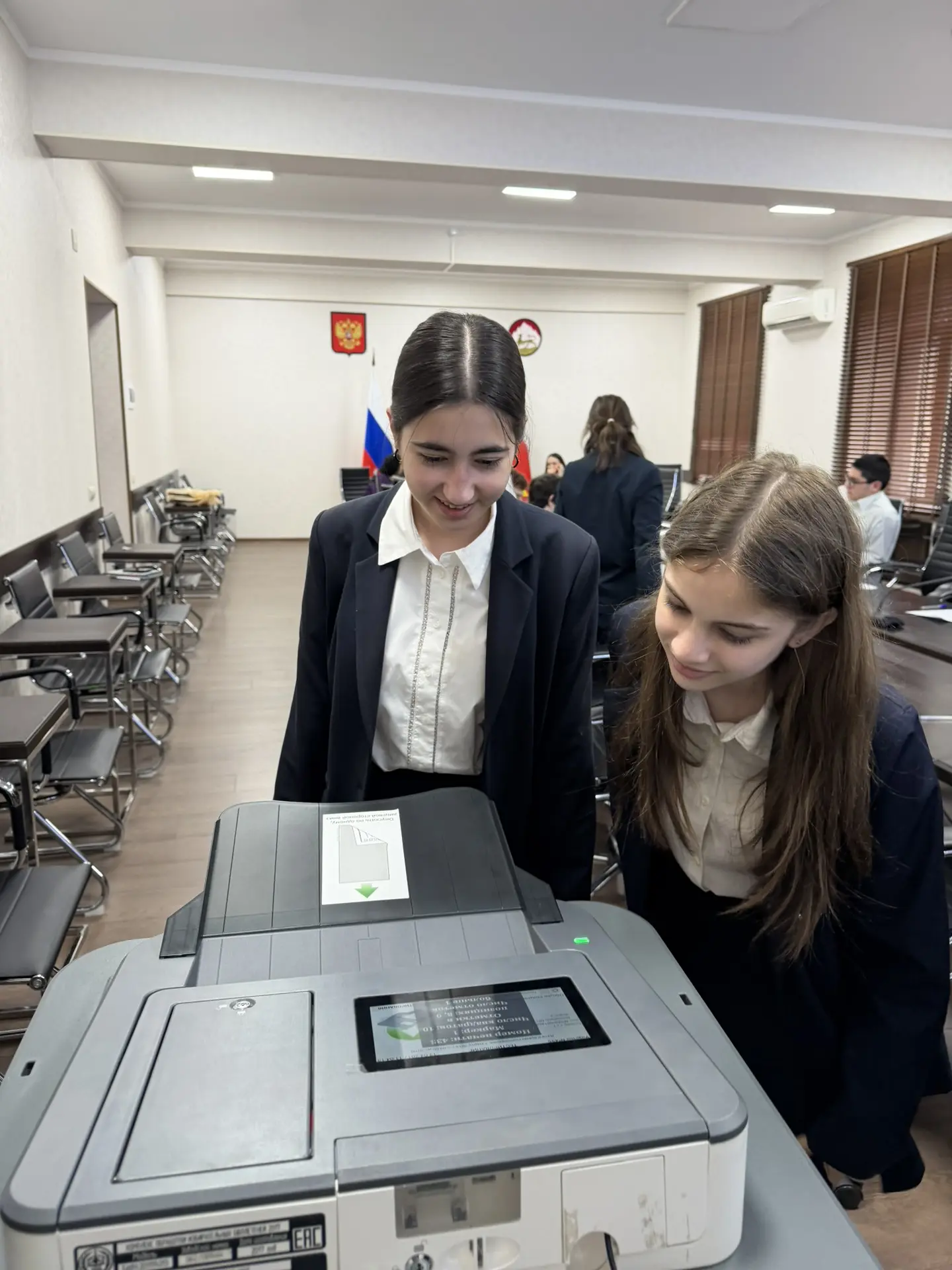 Первый рабочий день недели: в Избирательной комиссии РСО–Алания – снова многолюдно и душевно Первый рабочий день недели: в Избирательной комиссии РСО–Алания – снова многолюдно и душевно