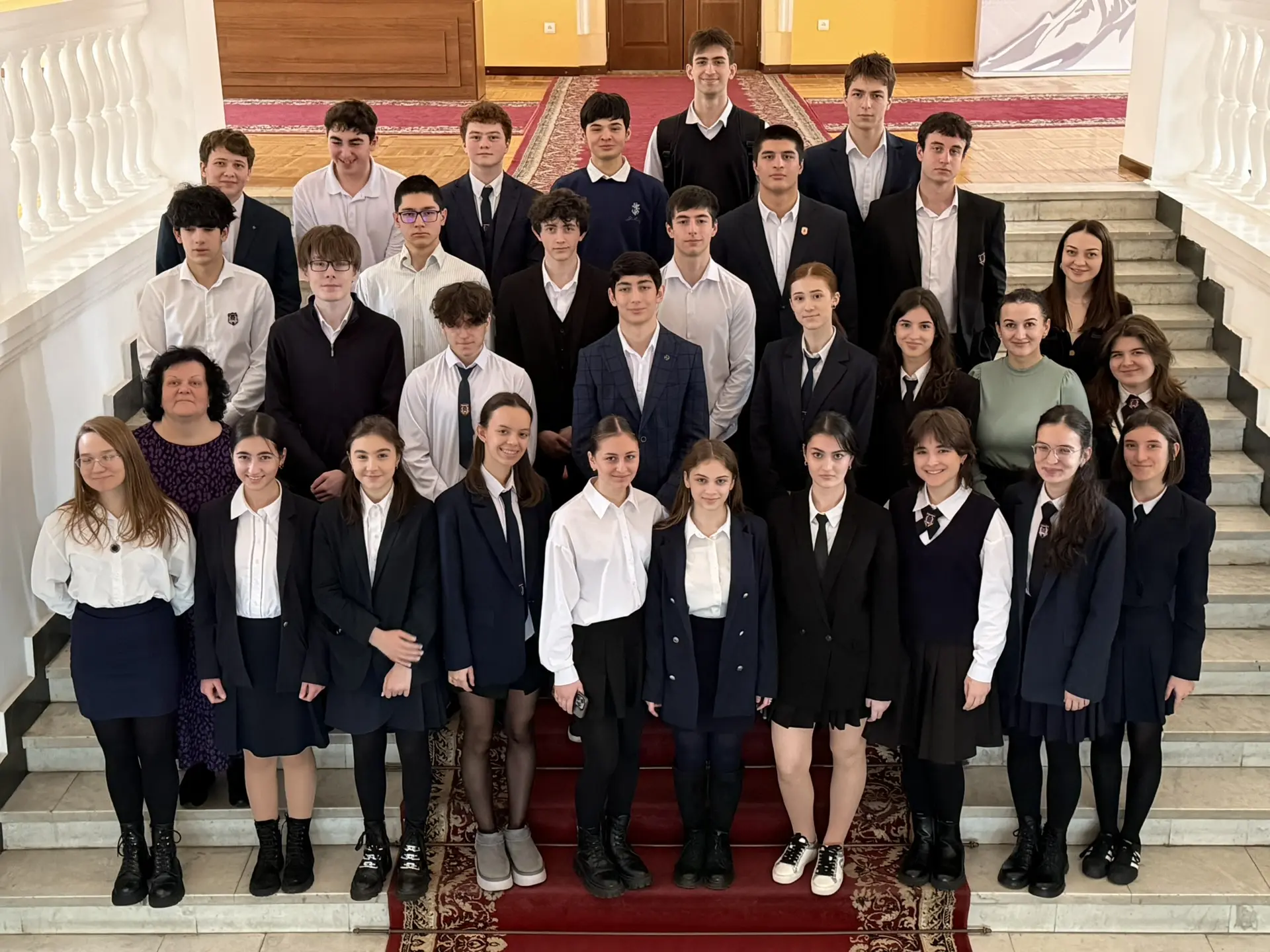 Первый рабочий день недели: в Избирательной комиссии РСО–Алания – снова многолюдно и душевно