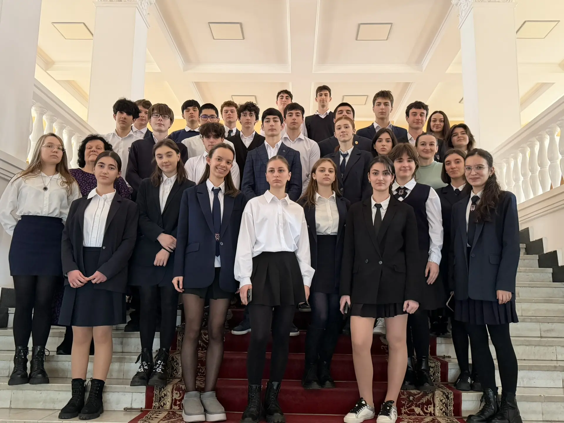 Первый рабочий день недели: в Избирательной комиссии РСО–Алания – снова многолюдно и душевно Первый рабочий день недели: в Избирательной комиссии РСО–Алания – снова многолюдно и душевно