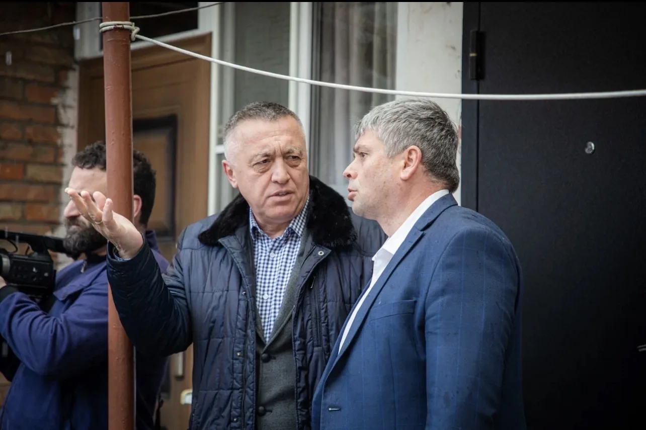 Сотрудники АМС Владикавказа оценивают ущерб от взрыва складских помещений в Партизанском переулке Сотрудники АМС Владикавказа оценивают ущерб от взрыва складских помещений в Партизанском переулке