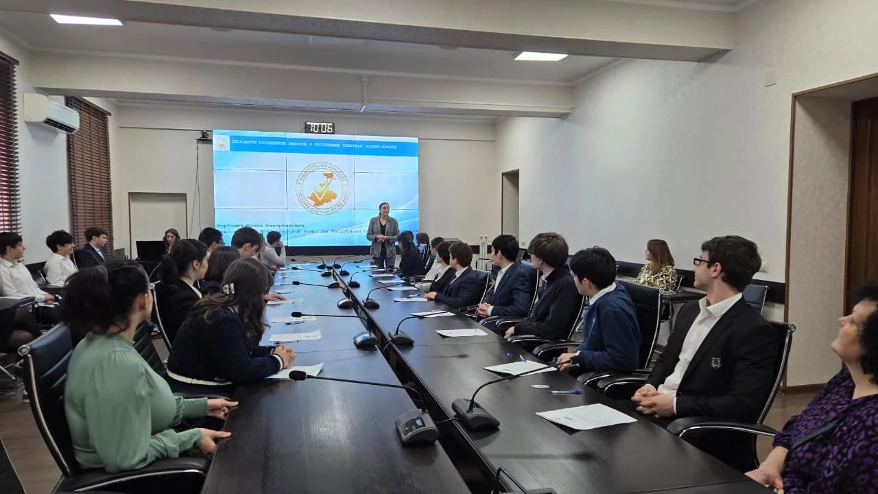 Первый рабочий день недели: в Избирательной комиссии РСО–Алания – снова многолюдно и душевно Первый рабочий день недели: в Избирательной комиссии РСО–Алания – снова многолюдно и душевно