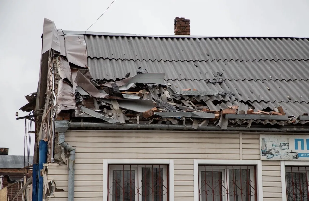 Сотрудники АМС Владикавказа оценивают ущерб от взрыва складских помещений в Партизанском переулке Сотрудники АМС Владикавказа оценивают ущерб от взрыва складских помещений в Партизанском переулке