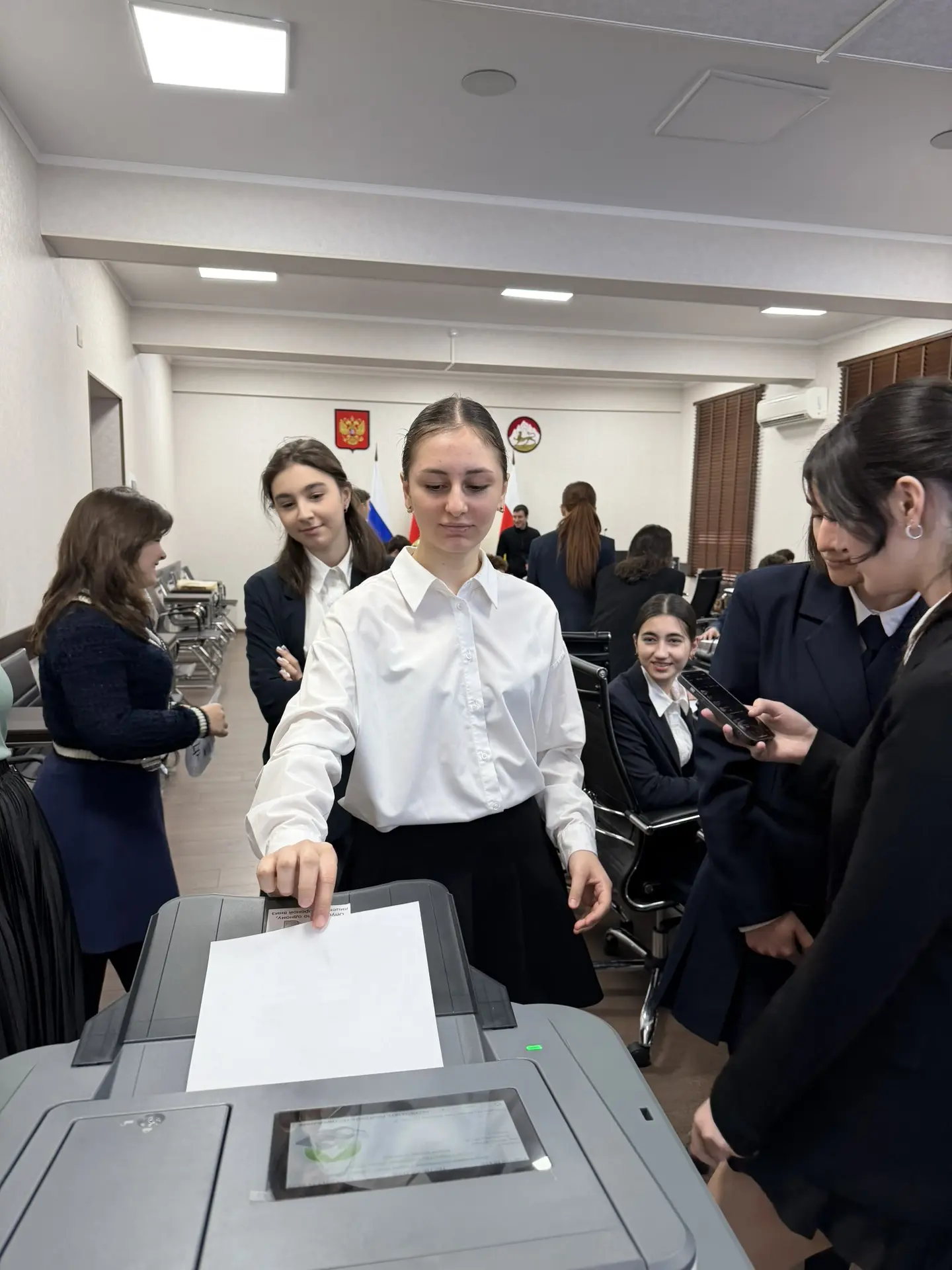 Первый рабочий день недели: в Избирательной комиссии РСО–Алания – снова многолюдно и душевно Первый рабочий день недели: в Избирательной комиссии РСО–Алания – снова многолюдно и душевно