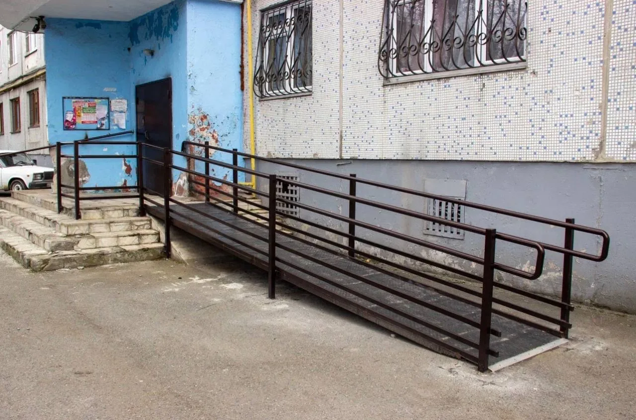 В многоэтажных домах Владикавказа обустраивают электрический подъемник для маломобильных жильцов В многоэтажных домах Владикавказа обустраивают электрический подъемник для маломобильных жильцов