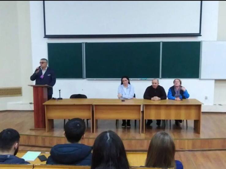 Сотрудники УКОН МВД по РСО-Алания в рамках акции «Чистое поколение – 2026» разъяснили студентам СКГМИ меры юридической ответственности за участие в незаконном обороте наркотиков Сотрудники УКОН МВД по РСО-Алания в рамках акции «Чистое поколение – 2026» разъяснили студентам СКГМИ меры юридической ответственности за участие в незаконном обороте наркотиков