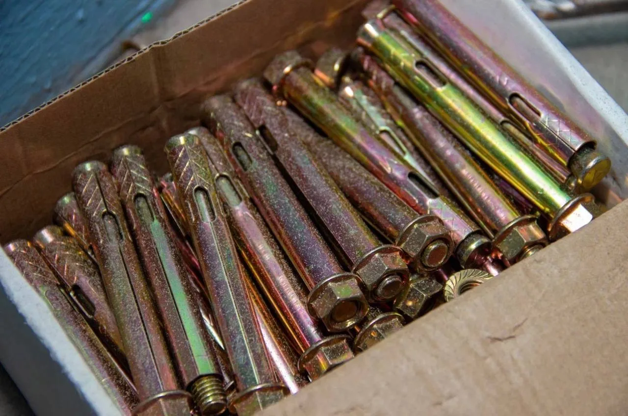 В многоэтажных домах Владикавказа обустраивают электрический подъемник для маломобильных жильцов В многоэтажных домах Владикавказа обустраивают электрический подъемник для маломобильных жильцов