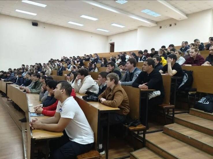 Сотрудники УКОН МВД по РСО-Алания в рамках акции «Чистое поколение – 2026» разъяснили студентам СКГМИ меры юридической ответственности за участие в незаконном обороте наркотиков
