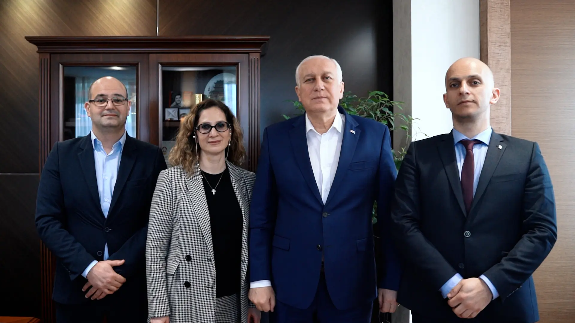 В АМС Владикавказа обсудили возможность внедрения цифрового сервиса в школах