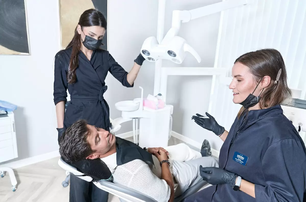 Как коронки могут вернуть улыбку: все, что нужно знать о процессе установки