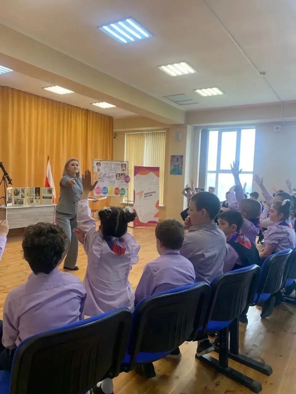 Транспортные полицейские в школе села Михайловское провели мероприятие, посвященное Дню космоса