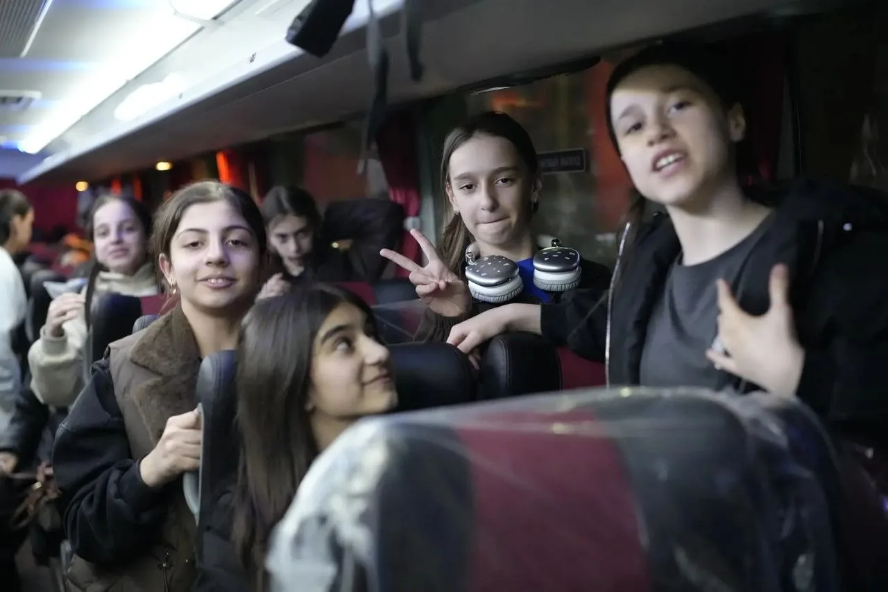 Дети и педагоги из пострадавших от наводнения районов Дагестана приехали в Северную Осетию