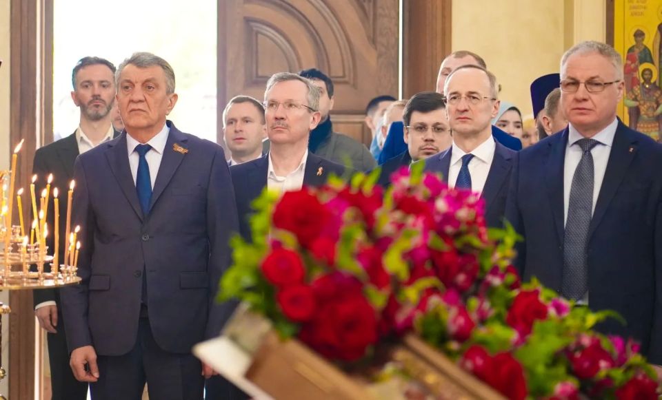 Глава РСО – Алания Сергей Меняйло посетил кафедральный собор святого великомученика Георгия Победоносца, где архиепископ Владикавказский и Аланский Герасим провел Божественную литургию в честь 15-летия воссоздания...