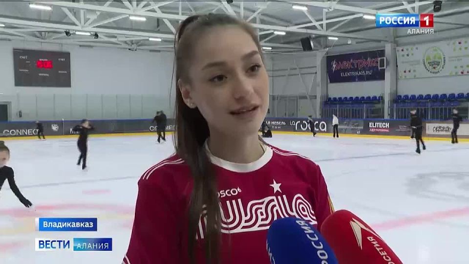 Чемпионка России по танцам на льду Елизавета Шанаева провела мастер-класс для юных спортсменок Владикавказа