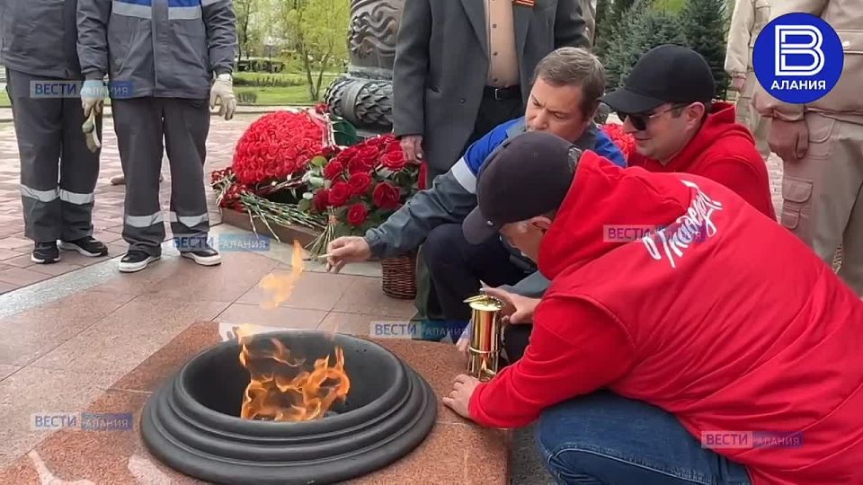 "Огонь памяти" по традиции зажгли на Мемориале Славы во Владикавказе