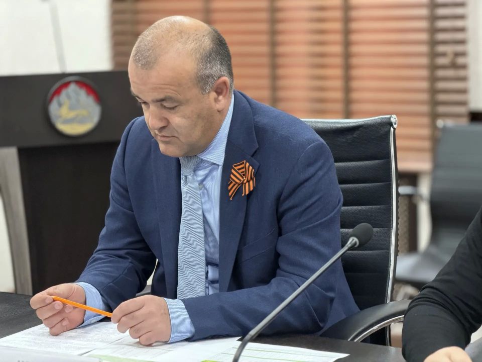 На совещании Председателя Правительства РСО – Алания Бориса Джанаева обсудили текущие вопросы исполнения мероприятий пилотной программы устойчивого экономического развития предприятий энергетики и жилищно-коммунального... На совещании Председателя Правительства РСО – Алания Бориса Джанаева обсудили текущие вопросы исполнения мероприятий пилотной программы устойчивого экономического развития предприятий энергетики и жилищно-коммунального...