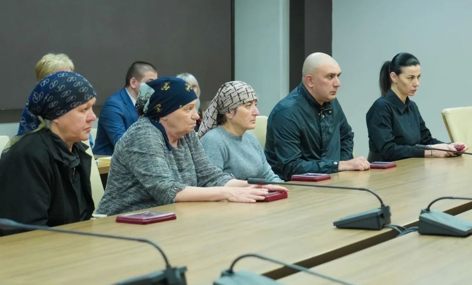 Глава РСО – Алания Сергей Меняйло передал ордена Мужества семьям погибших участников специальной военной операции Глава РСО – Алания Сергей Меняйло передал ордена Мужества семьям погибших участников специальной военной операции