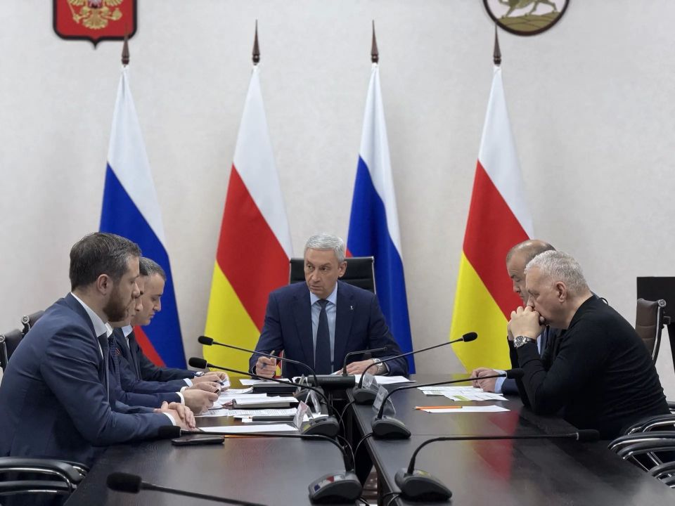 На совещании Председателя Правительства РСО – Алания Бориса Джанаева обсудили текущие вопросы исполнения мероприятий пилотной программы устойчивого экономического развития предприятий энергетики и жилищно-коммунального...