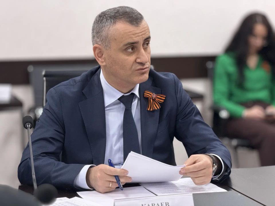 На совещании Председателя Правительства РСО – Алания Бориса Джанаева обсудили текущие вопросы исполнения мероприятий пилотной программы устойчивого экономического развития предприятий энергетики и жилищно-коммунального... На совещании Председателя Правительства РСО – Алания Бориса Джанаева обсудили текущие вопросы исполнения мероприятий пилотной программы устойчивого экономического развития предприятий энергетики и жилищно-коммунального...