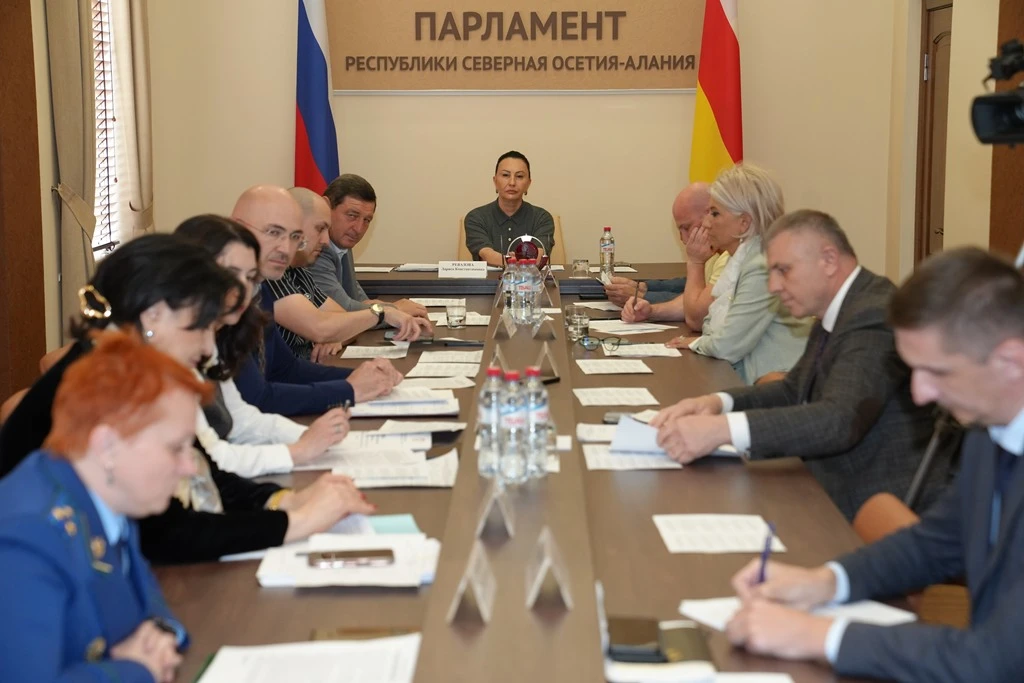Под председательством Ларисы Ревазовой состоялось заседание комитета по социальной политике, здравоохранению и делам ветеранов Под председательством Ларисы Ревазовой состоялось заседание комитета по социальной политике, здравоохранению и делам ветеранов