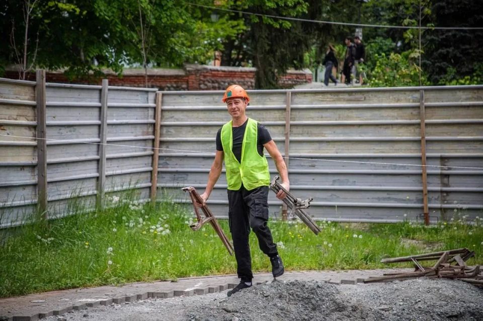 Во Владикавказе к осени завершат реставрацию исторического фонтана «Цапля» Во Владикавказе к осени завершат реставрацию исторического фонтана «Цапля»