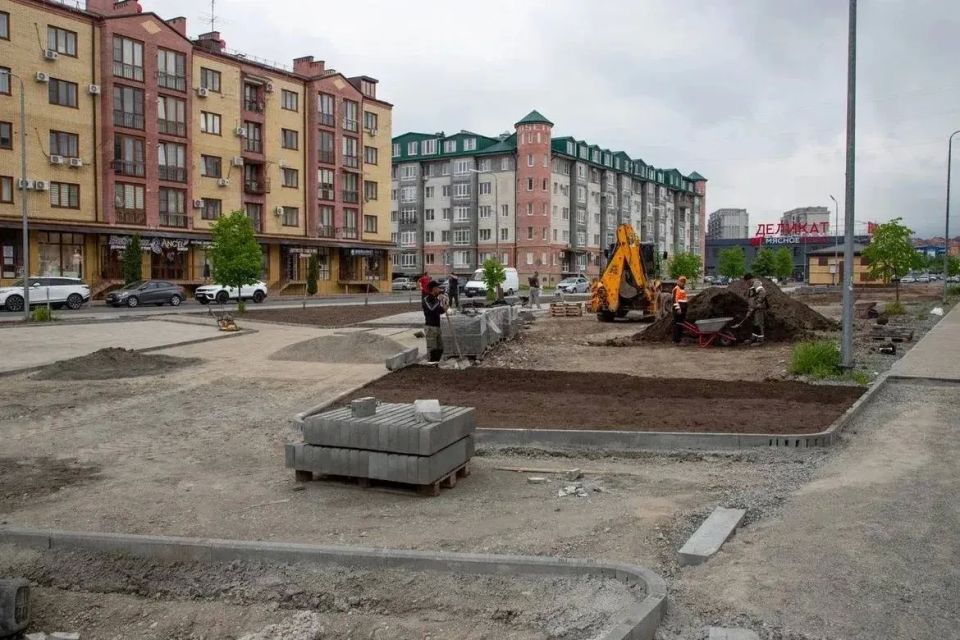 В Московском микрорайоне Владикавказа по нацпроекту благоустраивают новую аллею В Московском микрорайоне Владикавказа по нацпроекту благоустраивают новую аллею