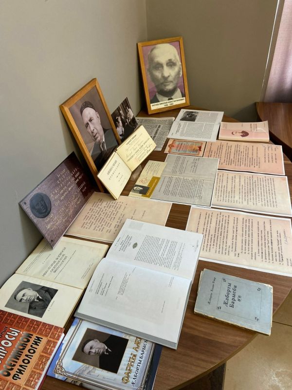 «Просветители». 2026 год – год 140-летия со дня рождения выдающегося осетинского ученого-гуманитария Бориса Алборова, одного из первых советских профессоров Северного Кавказа, и первой осетинки-профессора, депутата... «Просветители». 2026 год – год 140-летия со дня рождения выдающегося осетинского ученого-гуманитария Бориса Алборова, одного из первых советских профессоров Северного Кавказа, и первой осетинки-профессора, депутата...