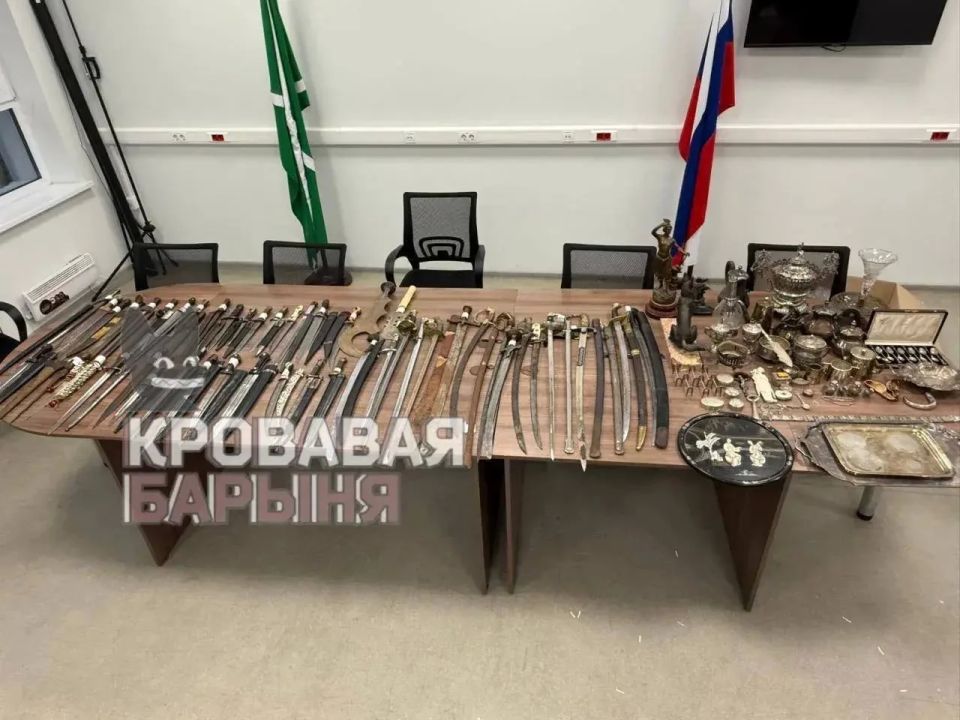 Таможенники в Северной Осетии пресекли контрабанду антикварного оружия на 2 млн рублей