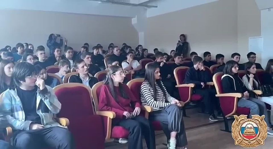 Сотрудники Госавтоинспекции провели «Краш-курс» по безопасности дорожного движения для студентов Владикавказского строительного техникума