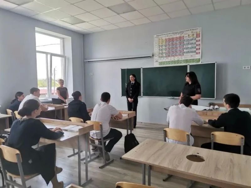 Стражи порядка Правобережного района Северной Осетии встретились со старшеклассниками в рамках работы по профилактике распространения экстремистской и террористической идеологии, наркомании и дропперства Стражи порядка Правобережного района Северной Осетии встретились со старшеклассниками в рамках работы по профилактике распространения экстремистской и террористической идеологии, наркомании и дропперства