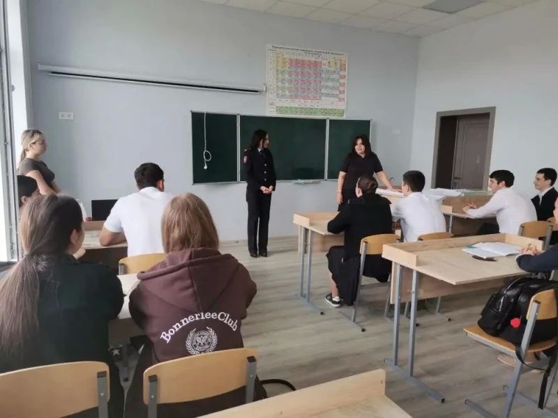 Стражи порядка Правобережного района Северной Осетии встретились со старшеклассниками в рамках работы по профилактике распространения экстремистской и террористической идеологии, наркомании и дропперства Стражи порядка Правобережного района Северной Осетии встретились со старшеклассниками в рамках работы по профилактике распространения экстремистской и террористической идеологии, наркомании и дропперства