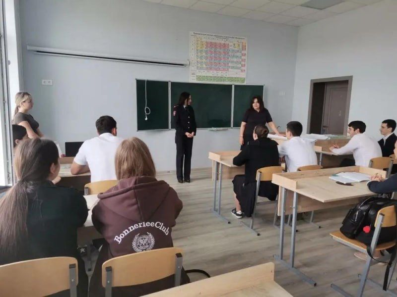 Стражи порядка Правобережного района Северной Осетии встретились со старшеклассниками в рамках работы по профилактике распространения экстремистской и террористической идеологии, наркомании и дропперства Стражи порядка Правобережного района Северной Осетии встретились со старшеклассниками в рамках работы по профилактике распространения экстремистской и террористической идеологии, наркомании и дропперства