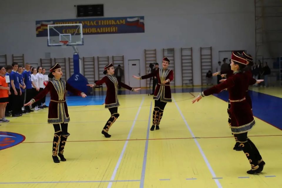 Около 7000 школьников приняли участие в Президентских спортивных играх Около 7000 школьников приняли участие в Президентских спортивных играх